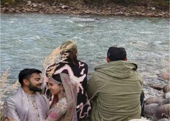 “আমাদের সংসারে তুমিই আলো”…. স্ত্রী অনুষ্কা শর্মার জন্মদিনে শুভেচ্ছা জানিয়ে লিখেছেন বিরাট কোহলি