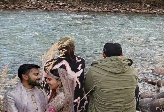 “আমাদের সংসারে তুমিই আলো”…. স্ত্রী অনুষ্কা শর্মার জন্মদিনে শুভেচ্ছা জানিয়ে লিখেছেন বিরাট কোহলি