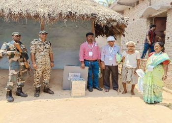 বাঁকুড়ায় শুরু হলো প্রবীণ ও বিশেষভাবে সক্ষম ব্যক্তিদের ভোটদান পর্ব