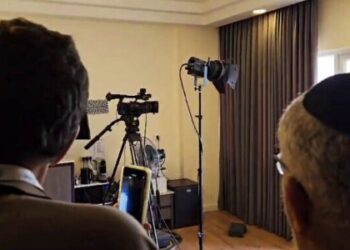 সন্ত্রাসী হামাসপন্থী চ্যানেল আল জাজিরার অফিসে অভিযান চালিয়ে যন্ত্রপাতি বাজেয়াপ্ত করল ইসরায়েল