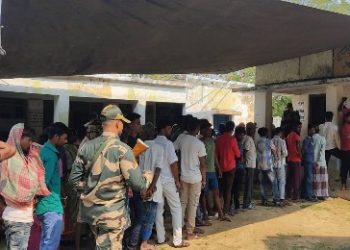 লোকসভা নির্বাচনের চতুর্থ পর্যায়ে ১০ রাজ্য, কেন্দ্রশাসিত অঞ্চলের ৯৬ আসনে ভোটগ্রহণ শুরু