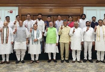 শপথগ্রহণ অনুষ্টানে প্রতিবেশীদেশের নেতাদের আমন্ত্রণ জানাতে পারেন প্রধানমন্ত্রী নরেন্দ্র মোদী