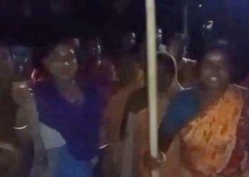 ভাঙড়ে তৃণমূল-আইএসএফ সংঘর্ষ, কুলতলিতে ভোট দিতে বাধা দেওয়ার অভিযোগ, সন্দেশখালিতে পুলিশের পোশাকে রাতভর বাইক বাহিনী দুষ্কৃতীদের দাপাদাপি, সপ্তম দফার ভোটেও অশান্তি এরাজ্যে