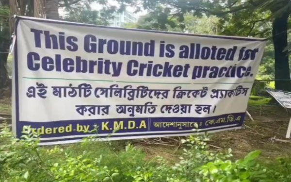 রবীন্দ্র সরোবরের মাঠ ‘সেলিব্রিটিদের ক্রিকেট খেলার অনুমতি’ দেওয়া নিয়ে প্রশ্ন তুললেন শুভেন্দু অধিকারী