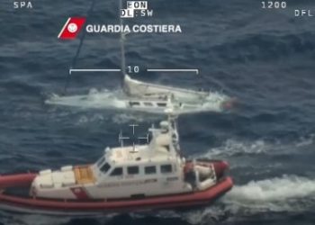 চোরাপথে ইতালি যেতে গিয়ে সমুদ্রে নৌকাডুবিতে মৃত্যু ১১ শরণার্থীর, নিখোঁজ অন্তত ৬০