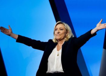 ফ্রান্সে অস্তাচলে বামপন্থা, আসতে চলেছে অতি ডানপন্থী দল, শরণার্থীদের কপাল পুড়ল