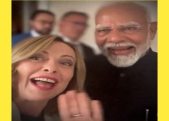 জি-৭ শীর্ষ সম্মেলনের সাইডলাইনে নরেন্দ্র মোদীর সঙ্গে সেলফি তুললেন ইতালীর প্রধানমন্ত্রী জর্জিয়া মেলোনি