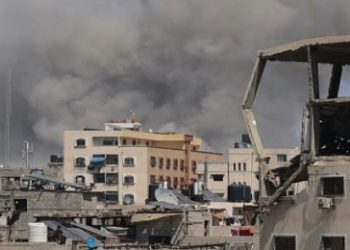 গাজার একাধিক এলাকায় ইসরায়েলের ভয়ঙ্কর বোমাবর্ষণ, মৃত অন্তত ১১