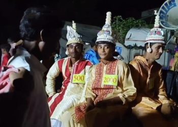 খণ্ডঘোষের ’বুড়ো শিবের’ গাজনে ৫০০ থেকে ৫০০০ টাকা দরে জামাই ফেরি