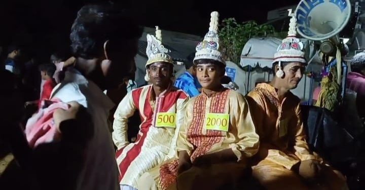 খণ্ডঘোষের ’বুড়ো শিবের’ গাজনে ৫০০ থেকে ৫০০০ টাকা দরে জামাই ফেরি