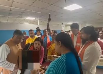 ‘মমতাদি ধিক্কার আপনাকে’ : ভোট পরবর্তী হিংসা নিয়ে মুখ্যমন্ত্রীকে তীব্র ভাষায় আক্রমণ করলেন রবি শংকর প্রসাদ