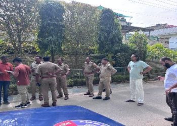 রাহুল গান্ধীকে নিয়ে ভিডিও করার অপরাধে কর্ণাটকের পুলিশ হানা দিল সাংবাদিকদের বাড়িতে, মাঝে দাঁড়িয়ে গেল ইউপি পুলিশ, দিনভর চরম উত্তেজনা নয়ডায়