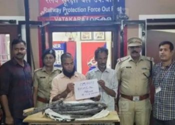 কেরালায় রেলের সিগন্যাল তার চুরি করতে গিয়ে হাতেনাতে ধৃত মনোয়ার আলী ও আব্বাস আলী নামে ২ দুষ্কৃতী