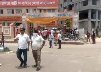 পূর্ব বর্ধমানে ভোট পরবর্তী হিংসা : জেলা বিজেপি পার্টি অফিসে হামলা, রায়নায় তৃণমূলের গোষ্ঠীদ্বন্দ্বের জেরে হুমকি-পালটা হুমকি