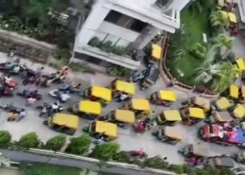 বিজেপিকে ভোট দেওয়ার অপরাধে কলকাতার আবাসনে অটো ও বাইকবাহিনীর বাহুবল প্রদর্শন !