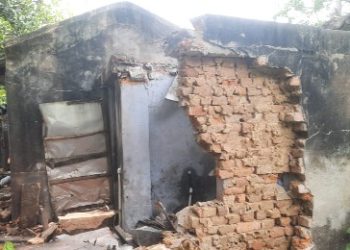 কেতুগ্রামে ‘মজুত’ বোমায় বিস্ফোরণে উড়ে গেল সিপিএম কর্মীর শৌচাগার, বোমা ‘মজুত’ করে রাখার অভিযোগ