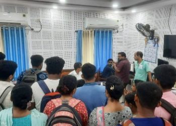 টিউশন না পড়ার অপরাধে প্রাণীবিদ্যা অনার্সের ১১ পড়ুয়াকে ফেল করানোর অভিযোগ কাটোয়া কলেজে