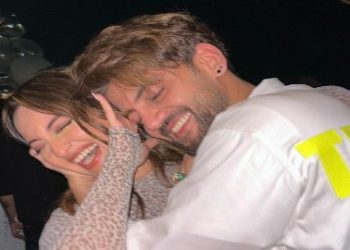 প্রেমিক জাহির ইকবালকে বিয়ের সিদ্ধান্ত নিয়েছেন তৃণমূল সাংসদ শত্রুঘ্ন সিনহার কন্যা অভিনেত্রী সোনাক্ষী, তাদের সম্পর্কের সূচনা করেছিলেন সালমান খান