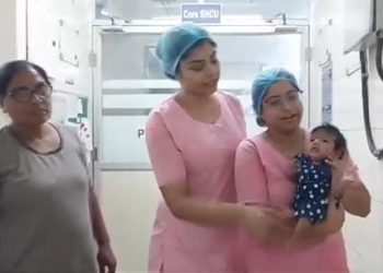 জন্ম দিয়েই মারা যায় মা-সেই শোকে আত্মঘাতী হয় বাবা,দেড় মাস বয়সী শিশু কন্যার ত্রাতা এখন সরকারী হাসপাতালের নার্স ও চিকিৎসকরা