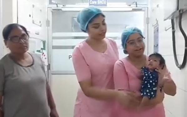 জন্ম দিয়েই মারা যায় মা-সেই শোকে আত্মঘাতী হয় বাবা,দেড় মাস বয়সী শিশু কন্যার ত্রাতা এখন সরকারী হাসপাতালের নার্স ও চিকিৎসকরা