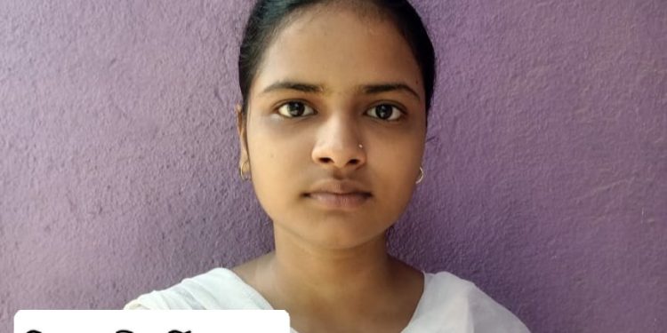 হাত বাঁধা,মুখে ওড়না গোঁজা নবম শ্রেণীর ছাত্রীর মৃতদেহ উদ্ধার পুকুর থেকে