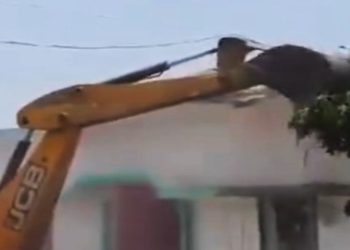 ১১ গোমাংস বিক্রেতার ঘর বুলডোজার দিয়ে গুঁড়িয়ে দিল মধ্যপ্রদেশের মান্ডলা জেলা প্রশাসন