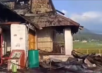 রহস্যজনকভাবে আগুন লেগে ভভস্মীভূত হয়ে গেল গুলমার্গের ঐতিহাসিক শিব মন্দির