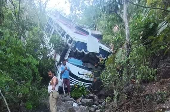 জম্মু-কাশ্মীরে পূণ্যার্থীদের বাসে সন্ত্রাসী হামলা, মৃত , আহত ৩৩