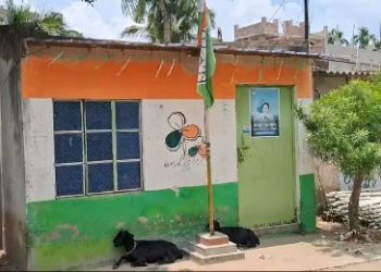 জবরদখল করে তৃণমূলের পার্টি অফিস বানানো বৃদ্ধার ঘর ফিরিয়ে দেওয়ার ব্যবস্থা করলো বড়শুল প্রশাসন