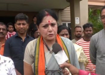 ‘চুপ স্বৈরাচারীতা চলছে ! হীরকরানীর গণতন্ত্র নিয়ে প্রতিবাদ করলেই জুটবে….’ : কেন বললেন অগ্নিমিত্রা পাল ?