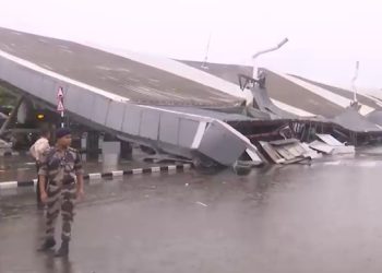 দিল্লির ইন্দিরা গান্ধী আন্তর্জাতিক বিমানবন্দরের ১ নম্বর টার্মিনালের ছাদের একাংশ ধসে মৃত ১, আহত বেশ কয়েকজন