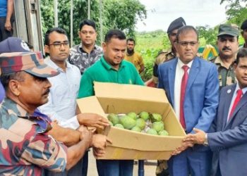 ত্রিপুরার মুখ্যমন্ত্রীকে আম, ইলিশ ও রসগোল্লা পাঠালেন শেখ হাসিনা, তিস্তা জলবন্টনের বিরোধিতা করায় কি এড়িয়ে গেলেন মমতা ব্যানার্জিকে ?