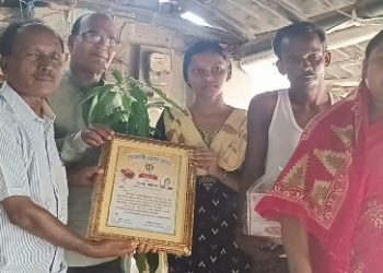 মেমারি প্রেসক্লাবের পক্ষ থেকে উচ্চমাধ্যমিকে কৃতি ছাত্রীকে সম্বর্ধনা