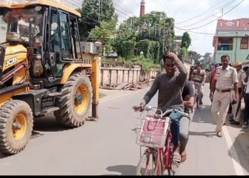 মেমারী পুর এলাকায় ব্যাপক হকার উচ্ছেদ অভিযান, ব্যাবসা হারিয়ে পথে বসেছে প্রায় ৪০ টি পরিবার, মেলেনি পুনর্বাসনের আশ্বাস