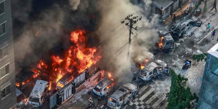 সংরক্ষণ বিরোধী আন্দোলনের নামে কট্টর ইসলামি শাসন লাগুর চেষ্টা চলছে বাংলাদেশে !