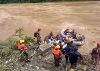 নেপালে ভূমিধসের পর খরস্রোতা ত্রিশূলি নদীতে ভেসে গেল ২ বাস, ৭ ভারতীয়সহ নিখোঁজ ৬৫ জন