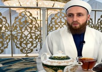 ‘বউ পেটানো’র বিদ্যা শেখালেন রাশিয়ার মুসলিম ধর্মগুরু তৈমুর কামায়েভ ! নিজের সম্প্রদায়ের মধ্যেই পড়তে হল বিরোধের মুখে