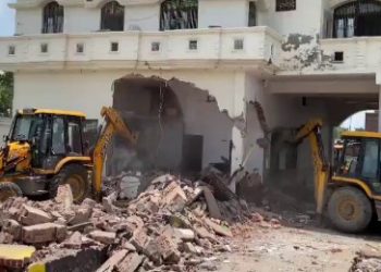 পুকুর বুজিয়ে বিয়ে বাড়ি নির্মান করেছিল এসপি নেতা আবদুল নাঈম, গুঁড়িয়ে দিল ‘বাবার বুলডোজার’