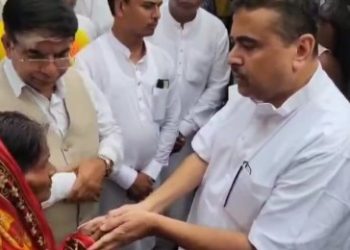 বাঁকুড়ার রানিবাঁধে খুন হওয়া বিজেপি কর্মীর পরিবারের পাশে থাকার আশ্বাস শুভেন্দুর, বললেন : ‘খুন করা মমতা ব্যানার্জির কাজ’