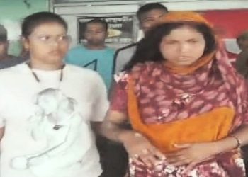 কুলতলিতে প্রতারণা মামলার আসামিকে গ্রেফতার করতে গিয়ে আক্রান্ত পুলিশ,চললো গুলি, আটক দুই মহিলা