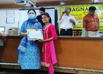 সমাজ সেবার স্বীকৃতি পেলেন বাগনানের কলেজের ছাত্রী