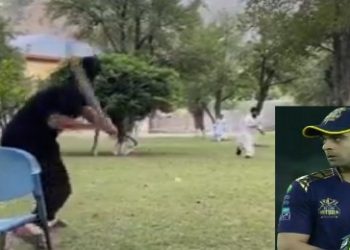 পাড়ার যুবকের করা ৪ বলে ৩ বার বোল্ড হলেন পাকিস্তানি ক্রিকেটার আহমেদ শাহজাদ, ভাইরাল ভিডিও