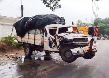 মেমারিতে দুধ ও ডিম বোঝাই গাড়ির মুখোমুখি সংঘর্ষ, আহত ৬