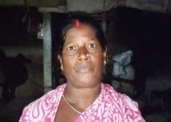 বাড়ির নারকেল গাছে মারাত্মক বজ্রপাত, অল্পের জন্য রক্ষা পেল লোকজন, আতঙ্ক তাড়া করে বেড়াচ্ছে মন্তেশ্বরের পরিবারকে