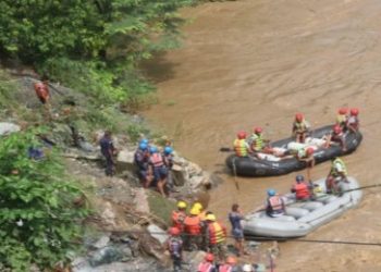 নেপালের ত্রিশূলীতে পড়ে যাওয়া বাসের ১৭ যাত্রীর লাশ উদ্ধার
