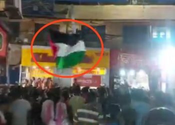 মুর্শিদাবাদে মহরমের মিছিলে উড়ল ফিলিস্তিনি পতাকা ! ‘দেশদ্রোহী’দের বিরুদ্ধে পুলিশকে ব্যবস্থা নেওয়ার দাবি জানালেন শুভেন্দু অধিকারী