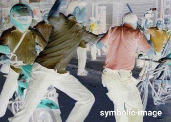 খাস কোলকাতায় যুবককে গনধোলাই, গেস্ট হাউস ভাঙচুর