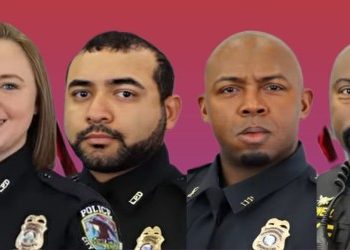 থানার ভিতরে উদ্যাম যৌনতায় লিপ্ত হয়ে অর্ধ ডজন সহকর্মীর সাথে চাকরি হারালেন মার্কিন মহিলা পুলিশ আধিকারিক