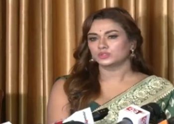 ‘ভয়ঙ্কর প্রতারণার ফাঁদে পড়েছেন’ বাংলাদেশের অভিনেত্রী