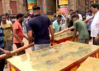 দীর্ঘ প্রায় ৪০ বছর পর খুললো পুরীর জগন্নাথ মন্দিরের রত্ন ভান্ডার, ‘বিষাক্ত সাপের’ আক্রমণ প্রতিহত করতে রাখা হয়েছে সর্প বিশেষজ্ঞদের